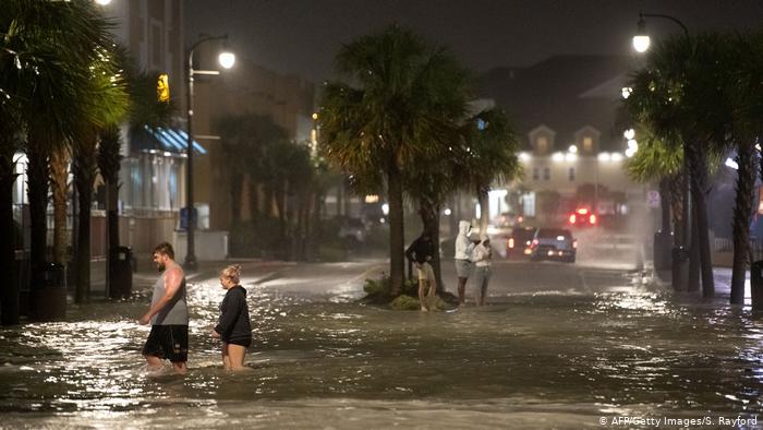 Reconvertido en huracán: Isaías impacta Carolina del Norte Reconvertido en huracán: Isaías impacta Carolina del Norte