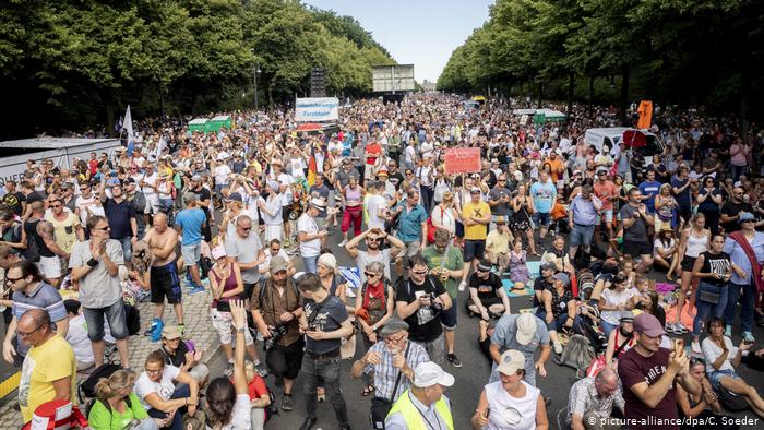 Portavoz de Merkel: comportamiento de negacionistas del coronavirus es “inaceptable” Portavoz de Merkel: comportamiento de negacionistas del coronavirus es “inaceptable”