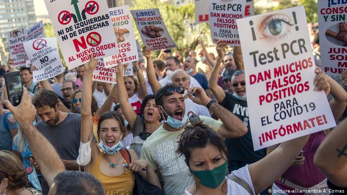 Miles de personas protestan en Madrid contra restricciones ante coronavirus Miles de personas protestan en Madrid contra restricciones ante coronavirus