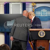 Trump es sacado abruptamente de rueda de prensa en la Casa Blanca por Servicio Secreto tras 