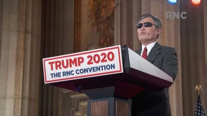El controvertido apoyo a Trump del disidente Chen Guangcheng, que huyó de China con la mediación de Hillary Clinton El controvertido apoyo a Trump del disidente Chen Guangcheng, que huyó de China con la mediación de Hillary Clinton