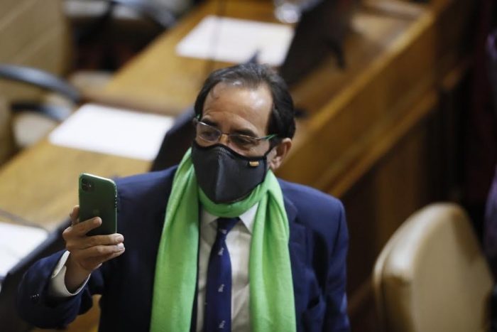 Diputado Mulet (FRVS) presentó proyecto para izar bandera nacional a media asta en estas Fiestas Patrias por fallecidos de COVID-19 Diputado Mulet (FRVS) presentó proyecto para izar bandera nacional a media asta en estas Fiestas Patrias por fallecidos de COVID-19