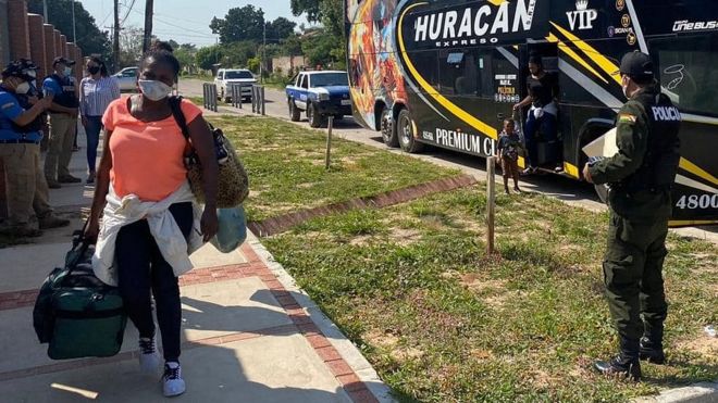Cómo opera la red que traslada a haitianos través de cuatro países rumbo a Chile (y que los pone en riesgo de explotación laboral y sexual) Cómo opera la red que traslada a haitianos través de cuatro países rumbo a Chile (y que los pone en riesgo de explotación laboral y sexual)