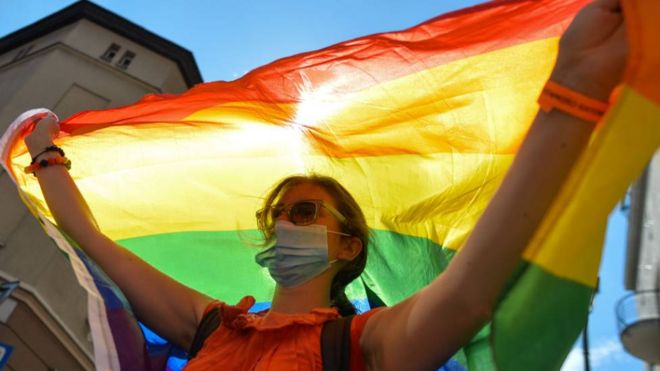 Qué son las “zonas libres de LGBT” de Polonia, la polémica iniciativa que pretende acabar con la «ideología gay» en el país europeo