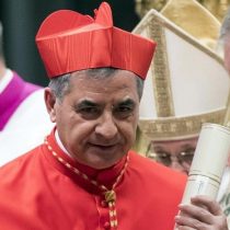 Papa Francisco saca al cardenal Becciu, exnúmero 3 de la jerarquía vaticana tras oscuro caso de malversación