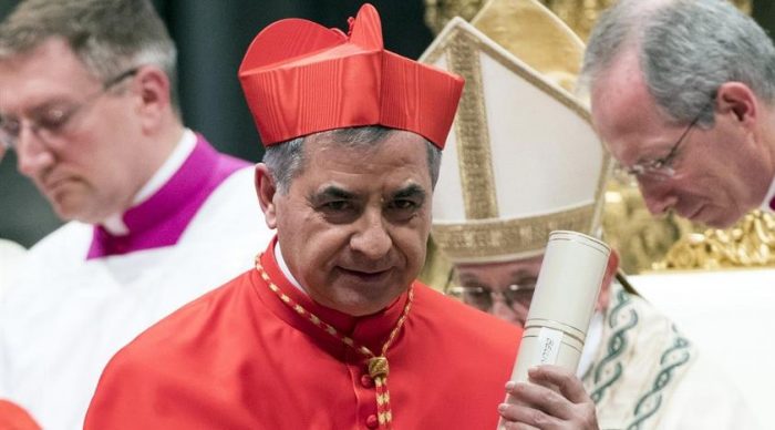 Papa Francisco saca al cardenal Becciu, exnúmero 3 de la jerarquía vaticana tras oscuro caso de malversación Papa Francisco saca al cardenal Becciu, exnúmero 3 de la jerarquía vaticana tras oscuro caso de malversación