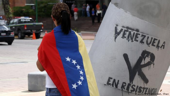 Oposición venezolana sella pacto pero sigue dividida