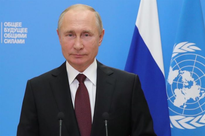 Putin saca pecho por la vacuna rusa y se la ofrece gratis a la ONU Putin saca pecho por la vacuna rusa y se la ofrece gratis a la ONU