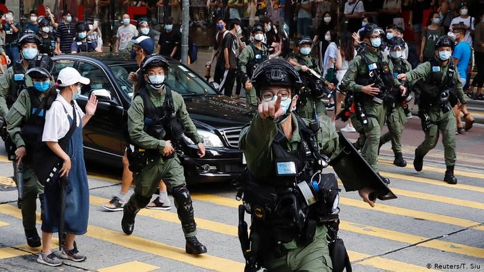 Al menos 90 detenidos en Hong Kong en protesta contra aplazamiento de elecciones