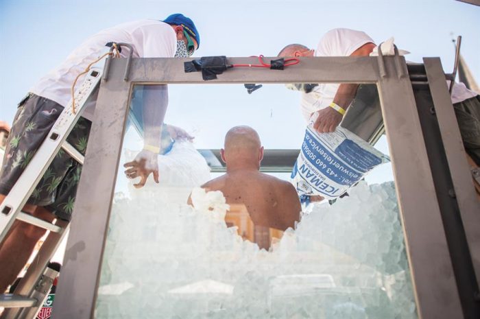 Un gélido logro: austriaco bate récord mundial en ‘Contacto de cuerpo entero de mayor duración con hielo’ Un gélido logro: austriaco bate récord mundial en ‘Contacto de cuerpo entero de mayor duración con hielo’