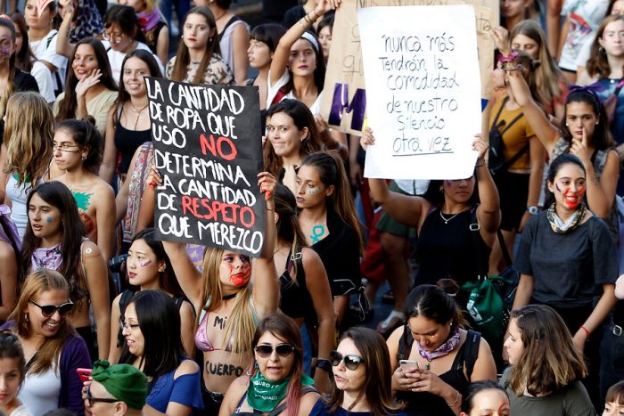 La agresión a una joven vestida con falda pone el foco sobre acoso en Francia La agresión a una joven vestida con falda pone el foco sobre acoso en Francia