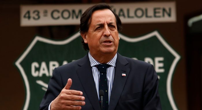 Víctor Pérez bajo el fantasma de la acusación constitucional: DC y PPD amenazan con el libelo si no aplica la Ley de Seguridad del Estado contra camioneros Víctor Pérez bajo el fantasma de la acusación constitucional: DC y PPD amenazan con el libelo si no aplica la Ley de Seguridad del Estado contra camioneros