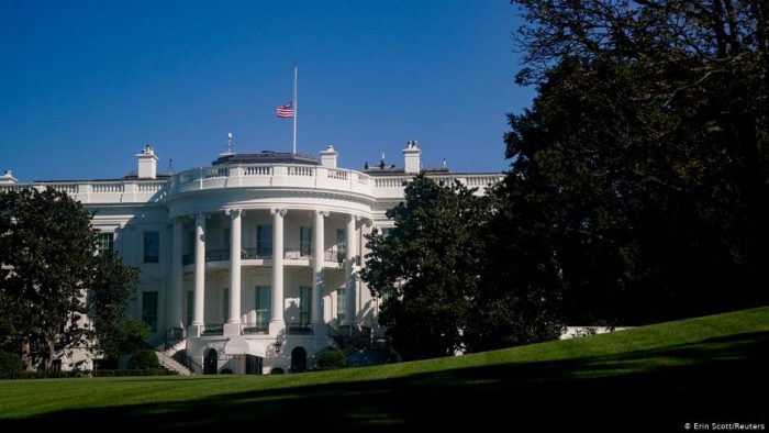 La Casa Blanca prepara oferta de alivio por pandemia de 1,8 billones de dólares, según Wall Street Journal La Casa Blanca prepara oferta de alivio por pandemia de 1,8 billones de dólares, según Wall Street Journal