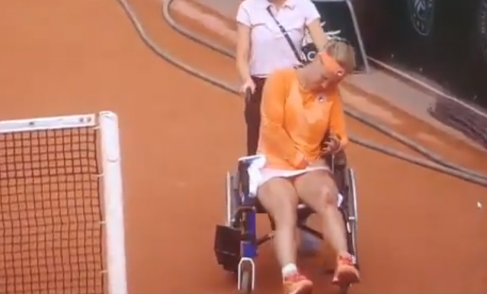 Tras maratónico partido en Roland Garros: Tenista se retira llorando y en silla de ruedas Tras maratónico partido en Roland Garros: Tenista se retira llorando y en silla de ruedas