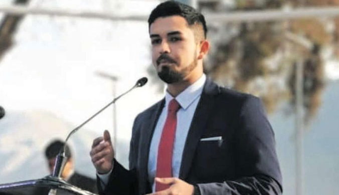 Concejal de 24 años se convierte en el alcalde (s) más joven del país tras ganar elecciones en Tierra Amarilla Concejal de 24 años se convierte en el alcalde (s) más joven del país tras ganar elecciones en Tierra Amarilla