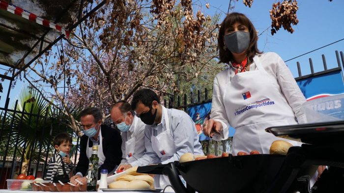 Ministerio de la Mujer lanza campaña para incentivar las tareas compartidas durante las Fiestas Patrias Ministerio de la Mujer lanza campaña para incentivar las tareas compartidas durante las Fiestas Patrias
