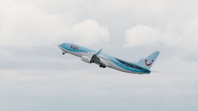 Coronavirus: el vuelo “lleno de covidiotas” de Grecia a Reino Unido que hizo que 200 personas tuvieran que autoaislarse Coronavirus: el vuelo