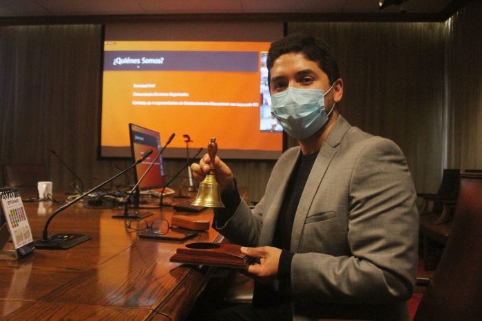 Diputado Santana asume presidencia de la comisión de Educación: “Defenderemos la integridad física de las comunidades escolares” Diputado Santana asume presidencia de la comisión de Educación: “Defenderemos la integridad física de las comunidades escolares”