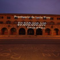 “Lucía Pinto debe pagar”: partidarios del Apruebo proyectaron imágenes en la intendencia de Coquimbo en relación a los casos de corrupción del ‘Papaya Gate’