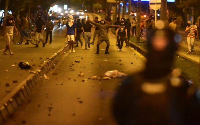 Violenta noche en Colombia: se registran siete muertos en jornada de protestas en contra de la policía