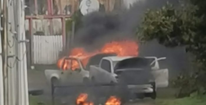 Queman dos vehículos del OS9 de Carabineros en Contulmo y Víctor Pérez asegura que “estos hechos no nos van a amedrentar” Queman dos vehículos del OS9 de Carabineros en Contulmo y Víctor Pérez asegura que “estos hechos no nos van a amedrentar”