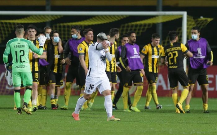 La noche negra de los equipos chilenos en la Libertadores: Católica quedó fuera de la Copa y Colo Colo depende de otros para clasificar a octavos La noche negra de los equipos chilenos en la Libertadores: Católica quedó fuera de la Copa y Colo Colo depende de otros para clasificar a octavos