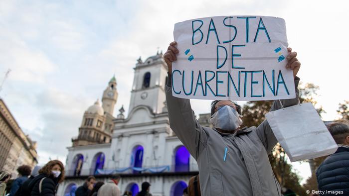 Argentinos otra vez a las calles en protesta contra el confinamiento Argentinos otra vez a las calles en protesta contra el confinamiento