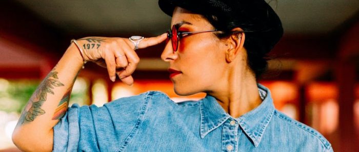 Ana Tijoux revisa la contingencia nacional en el videoclip de «Pa Qué» Ana Tijoux revisa la contingencia nacional en el videoclip de «Pa Qué»