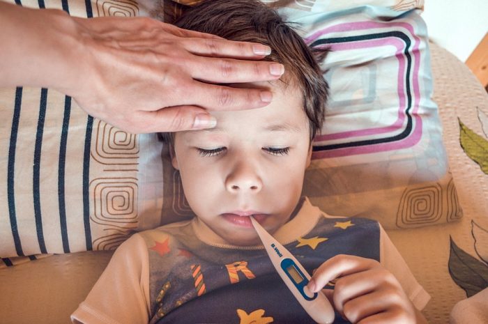 Estudio confirmaría que los síntomas de niños con Covid-19 son distintos a los de adultos Estudio confirmaría que los síntomas de niños con Covid-19 son distintos a los de adultos