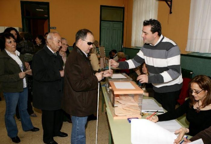 Fundación Chilena para la Discapacidad critica falta de protocolos para facilitar votación de personas ciegas en plebiscito Fundación Chilena para la Discapacidad critica falta de protocolos para facilitar votación de personas ciegas en plebiscito