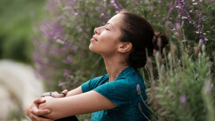 Los sorprendentes beneficios de aprender a respirar más despacio (y cómo hacerlo) Los sorprendentes beneficios de aprender a respirar más despacio (y cómo hacerlo)