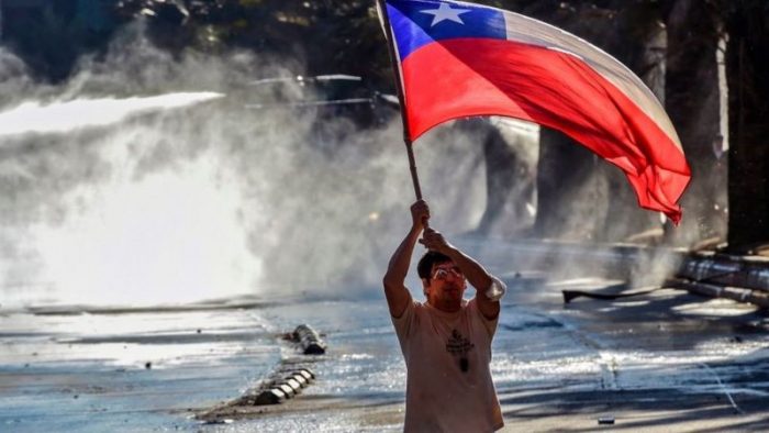 Chile vota en plebiscito histórico : 4 claves para entender qué está en juego en la consulta para cambiar la Constitución de Pinochet Chile vota en plebiscito histórico : 4 claves para entender qué está en juego en la consulta para cambiar la Constitución de Pinochet