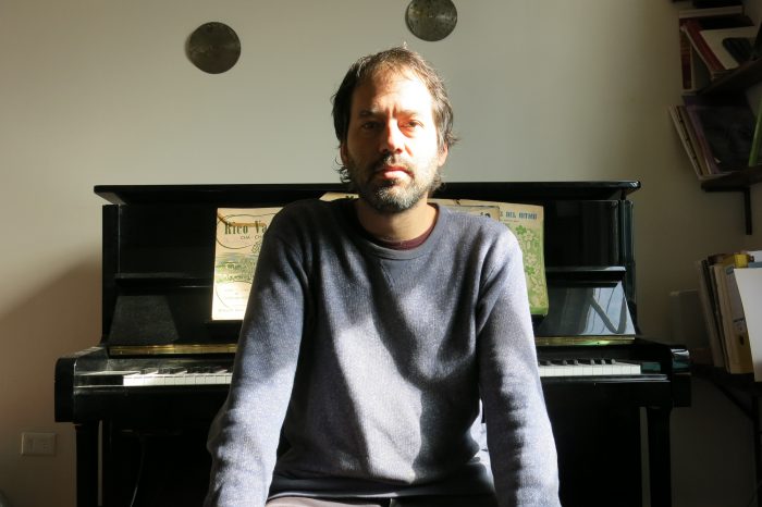 Cuando el arte y la ciencia se cruzan: la poesía sonora de Gregorio Fontén en homenaje a las víctimas del estallido
