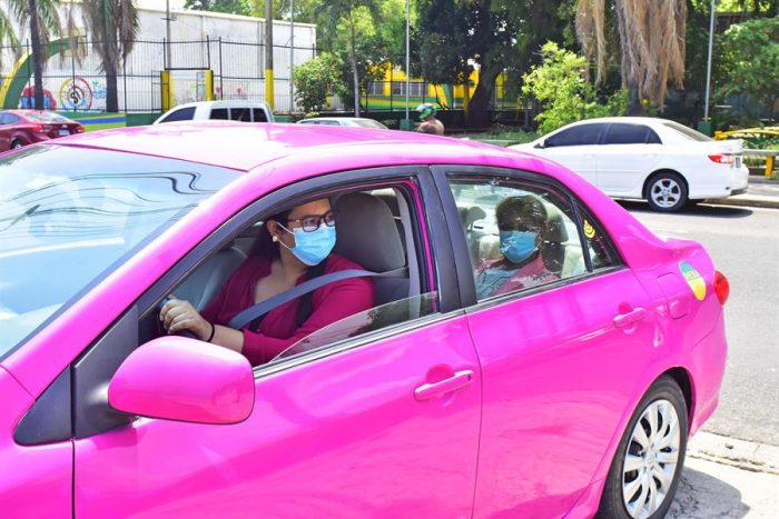 Taxis rosados para las mujeres en segunda ciudad más importante de Honduras Taxis rosados para las mujeres en segunda ciudad más importante de Honduras