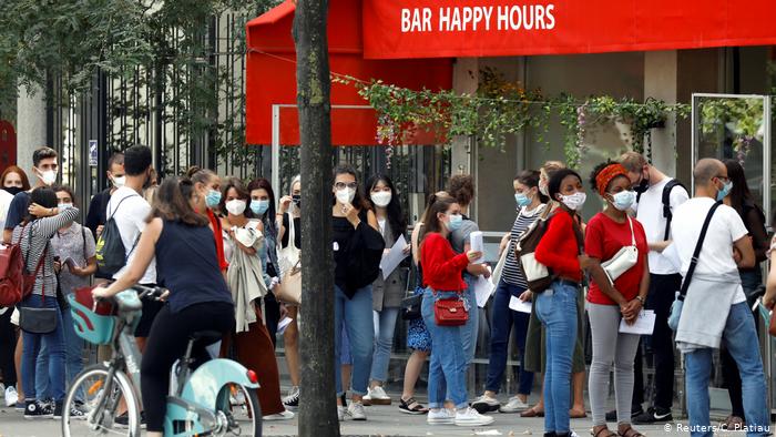 Cafés y bares de París cerrarán desde el martes para frenar propagación del coronavirus Cafés y bares de París cerrarán desde el martes para frenar propagación del coronavirus