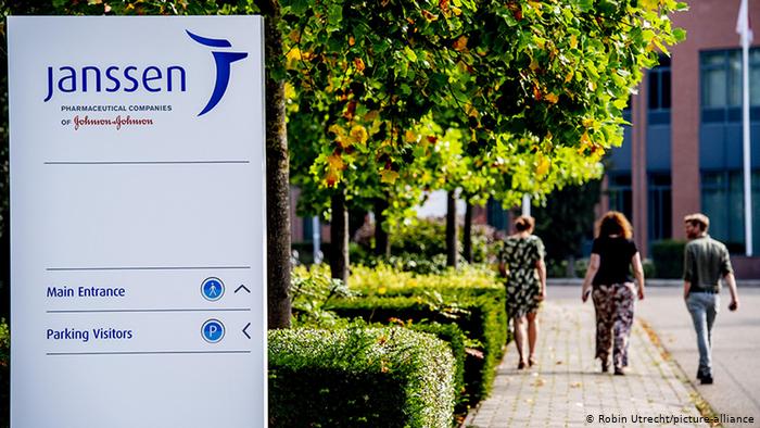Johnson & Johnson detiene temporalmente ensayos de vacuna contra el COVID-19 Johnson & Johnson detiene temporalmente ensayos de vacuna contra el COVID-19