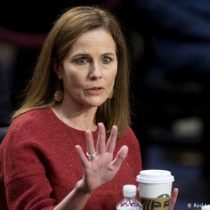 Senado de EE.UU. confirma a jueza Amy Coney Barrett para la Corte Suprema