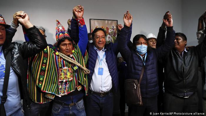 Presidenta interina felicita el triunfo de Luis Arce, candidato del MAS, y le pide “gobernar pensando en Bolivia y en la democracia” Presidenta interina felicita el triunfo de Luis Arce, candidato del MAS, y le pide “gobernar pensando en Bolivia y en la democracia”