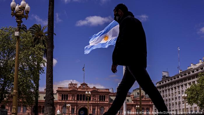 Argentina supera la barrera del millón de contagios por coronavirus pese a sus siete meses de restricciones Argentina supera la barrera del millón de contagios por coronavirus pese a sus siete meses de restricciones