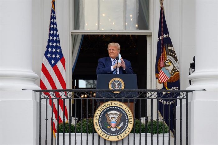Trump ya no representa “un riesgo de transmisión”, según su médico Trump ya no representa