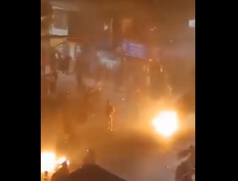 A un año de las muertes en el incendio de las bodegas de Kayser: desconocidos atacaron la subcomisaría Lo Velásquez de Renca A un año de las muertes en el incendio de las bodegas de Kayser: desconocidos atacaron la subcomisaría Lo Velásquez de Renca