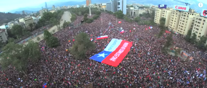 Galería CIMA: el valor histórico de un registro visual ininterrumpido desde el estallido a vísperas del plebiscito Galería CIMA: el valor histórico de un registro visual ininterrumpido desde el estallido a vísperas del plebiscito