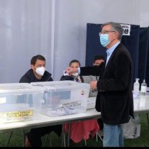 Plebiscito: Tras su votación en colegio de Las Condes, alcalde Lavín asegura que 