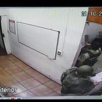 Dos carabineros formalizados por torturas en Comisaría de Peñalolén quedaron en prisión preventiva