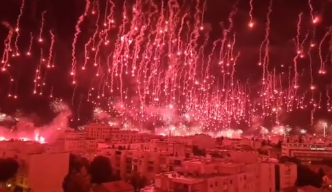 Seguidores del Hajduk Split de Croacia celebraron con impresionante show pirotécnico el aniversario de la hinchada Seguidores del Hajduk Split de Croacia celebraron con impresionante show pirotécnico el aniversario de la hinchada
