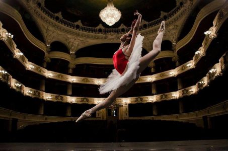 Romina Contreras, primera bailarina del Ballet de Santiago: “Nuestra carrera ni siquiera está certificada. Debiera haber un reconocimiento estatal” Romina Contreras, primera bailarina del Ballet de Santiago: “Nuestra carrera ni siquiera está certificada. Debiera haber un reconocimiento estatal