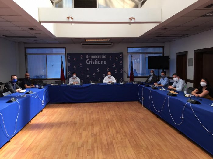 DC y Frente Amplio liman asperezas y se reúnen para acercar posturas en torno al proceso constituyente pos plebiscito DC y Frente Amplio liman asperezas y se reúnen para acercar posturas en torno al proceso constituyente pos plebiscito