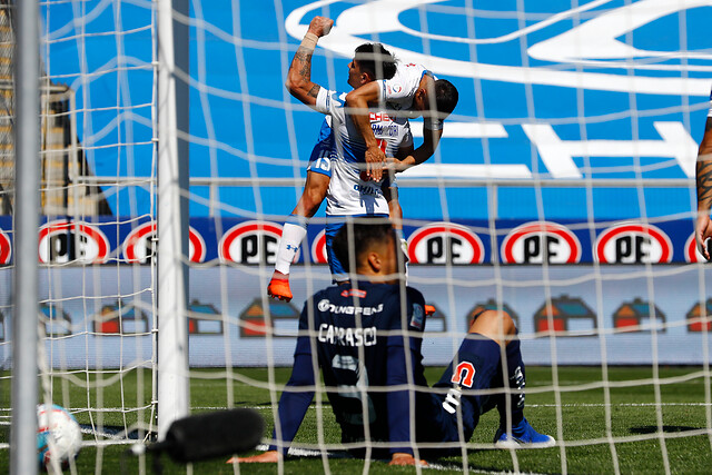 Católica golea en el clásico universitario y afianza su liderato Católica golea en el clásico universitario y afianza su liderato