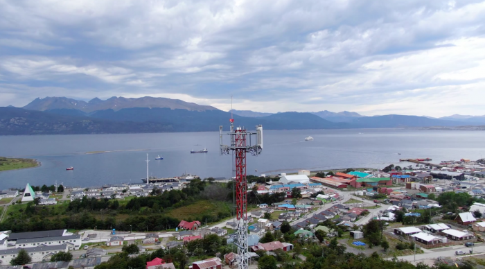Habitantes de Puerto Williams podrán acceder a conectividad móvil de alta velocidad gracias a la Fibra Óptica Austral
