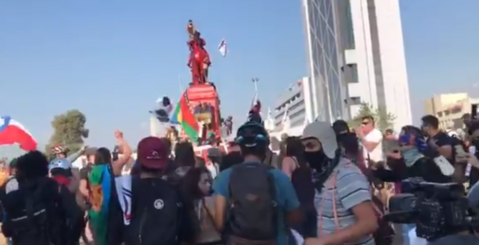 En la previa del primer aniversario del 18-O: los registros de la manifestación pacífica en Plaza Baquedano En la previa del primer aniversario del 18-O: los registros de la manifestación pacífica en Plaza Baquedano